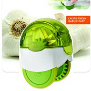 Kitchen Garlic Chopper Plastic Rolling Garlic Hand Chopper Crusher Slicer