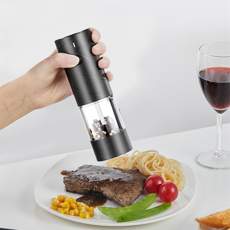 Kitchen Gadgets USB One-touch Automatic Dry Spice Pepper Mill Black and White Electric Salt and Pepper Grinder Set