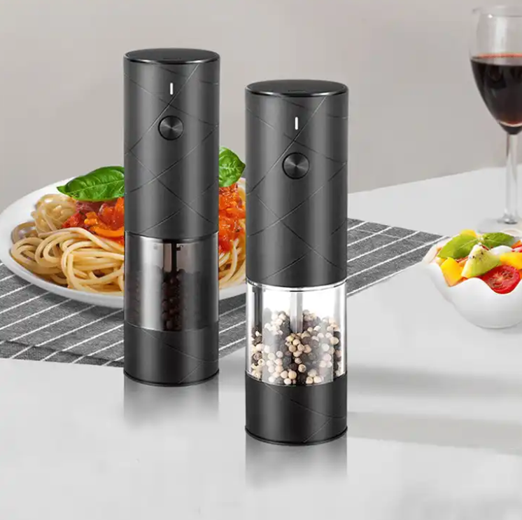 Kitchen Gadgets USB One-touch Automatic Dry Spice Pepper Mill Black and White Electric Salt and Pepper Grinder Set