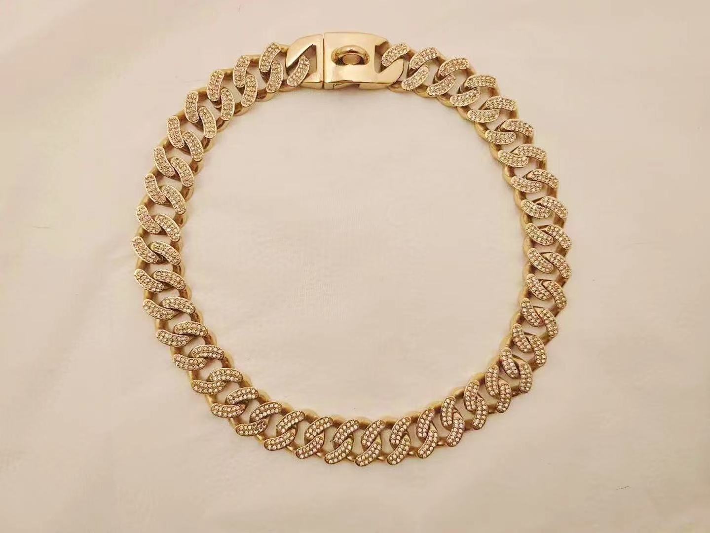 Light luxury design, fashionable 18K rose gold inlaid with diamonds, elegant hip-hop, cool new chain dog collar