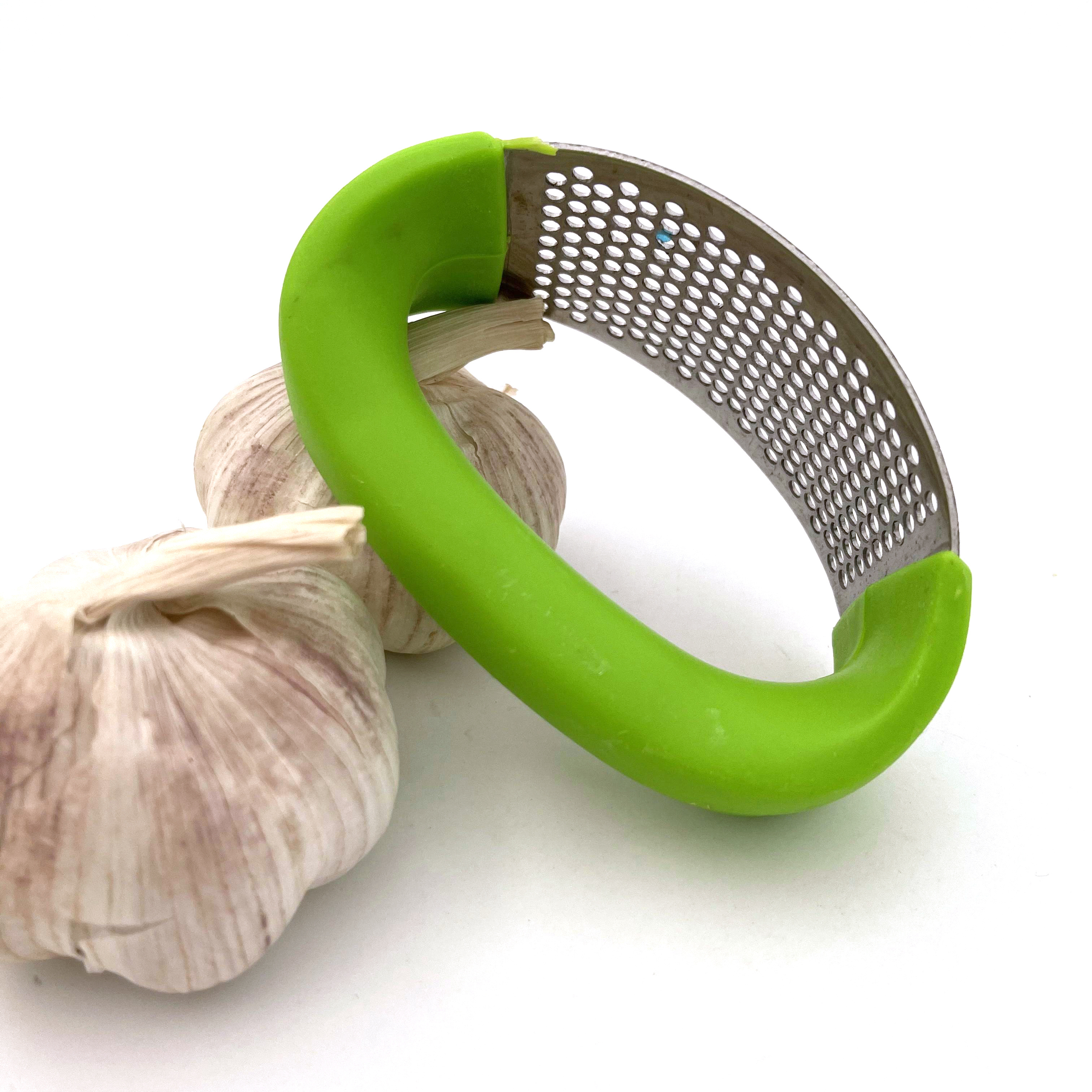 Hot selling kitchen garlic grinder Arc ring garlic press Multifunctional manual garlic masher