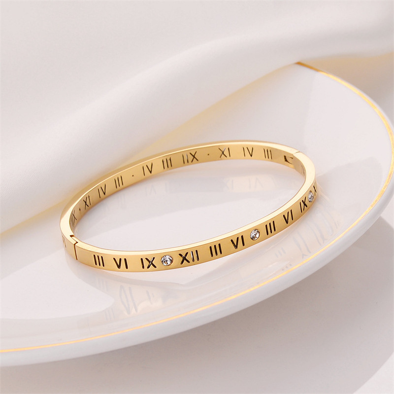 high quality 316L stainless steel non-tarnish bracelet ladies Hollowed out Roman numerals diamond-encrusted buckle bracelet