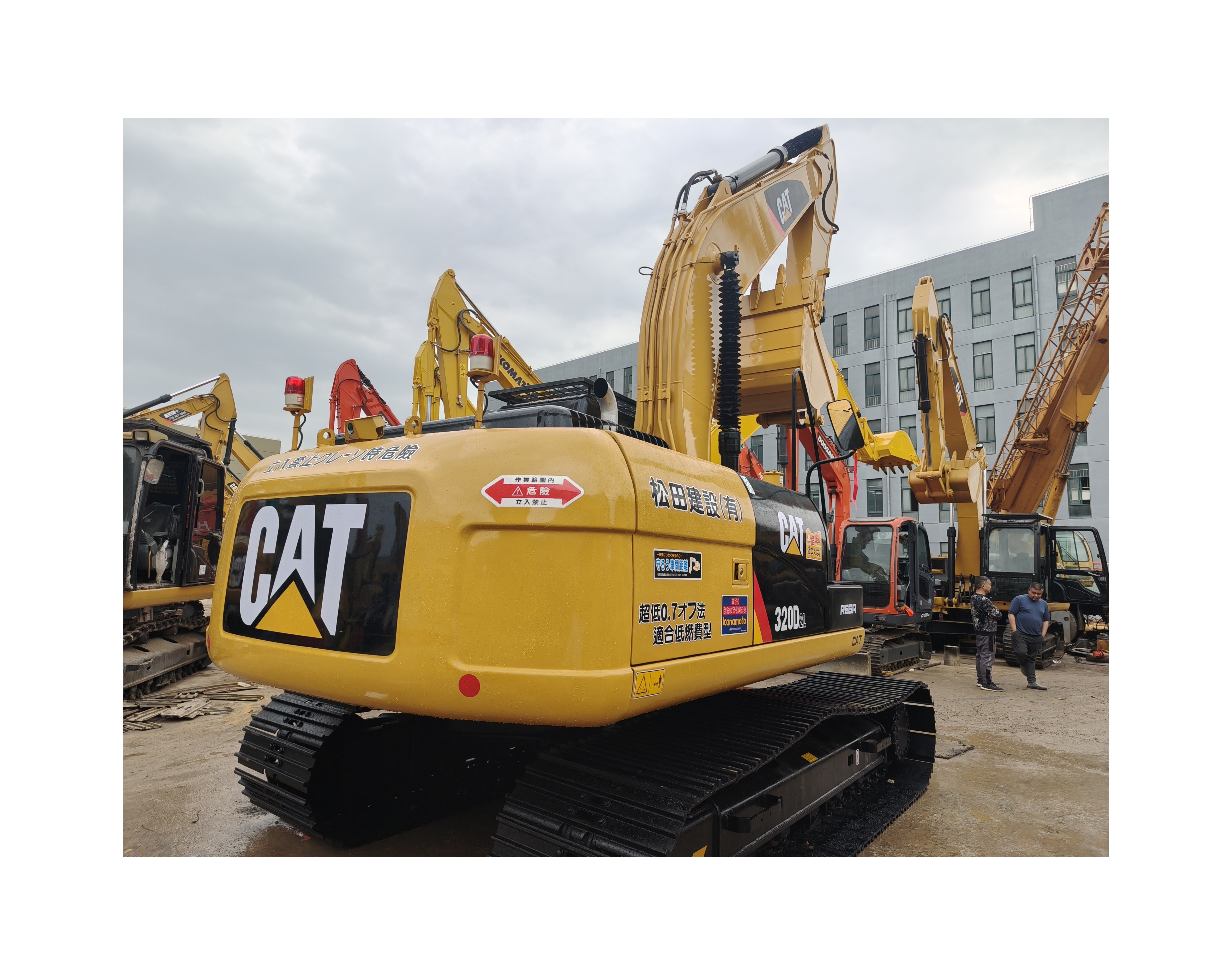 Second-hand original 80cm wider truck excavatorCAT320D made in Japan in cheap price and good condition