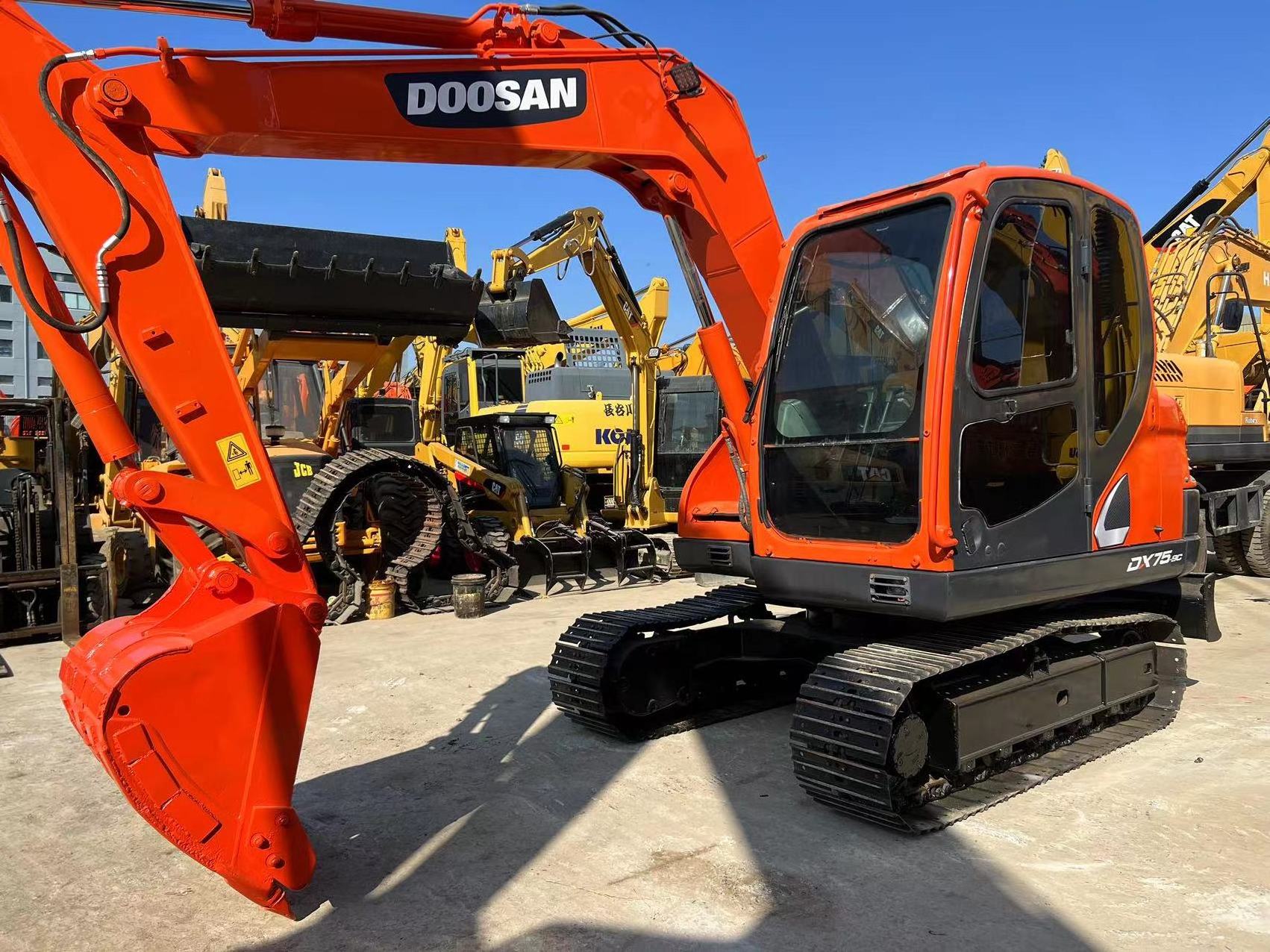 high quality doosan dx755 dx80 used excavator nearly new backhoe loader for sale doosan dx75 dx60 made in korea