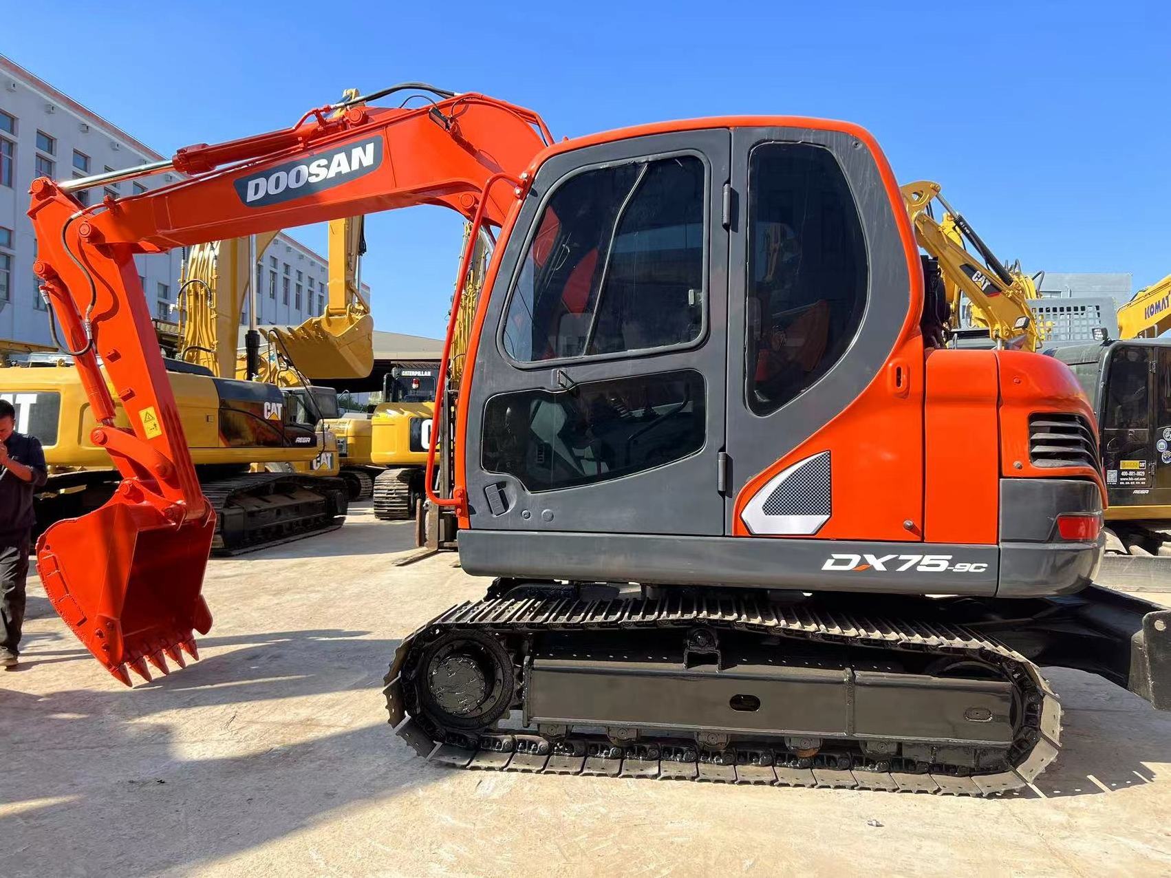 high quality doosan dx755 dx80 used excavator nearly new backhoe loader for sale doosan dx75 dx60 made in korea