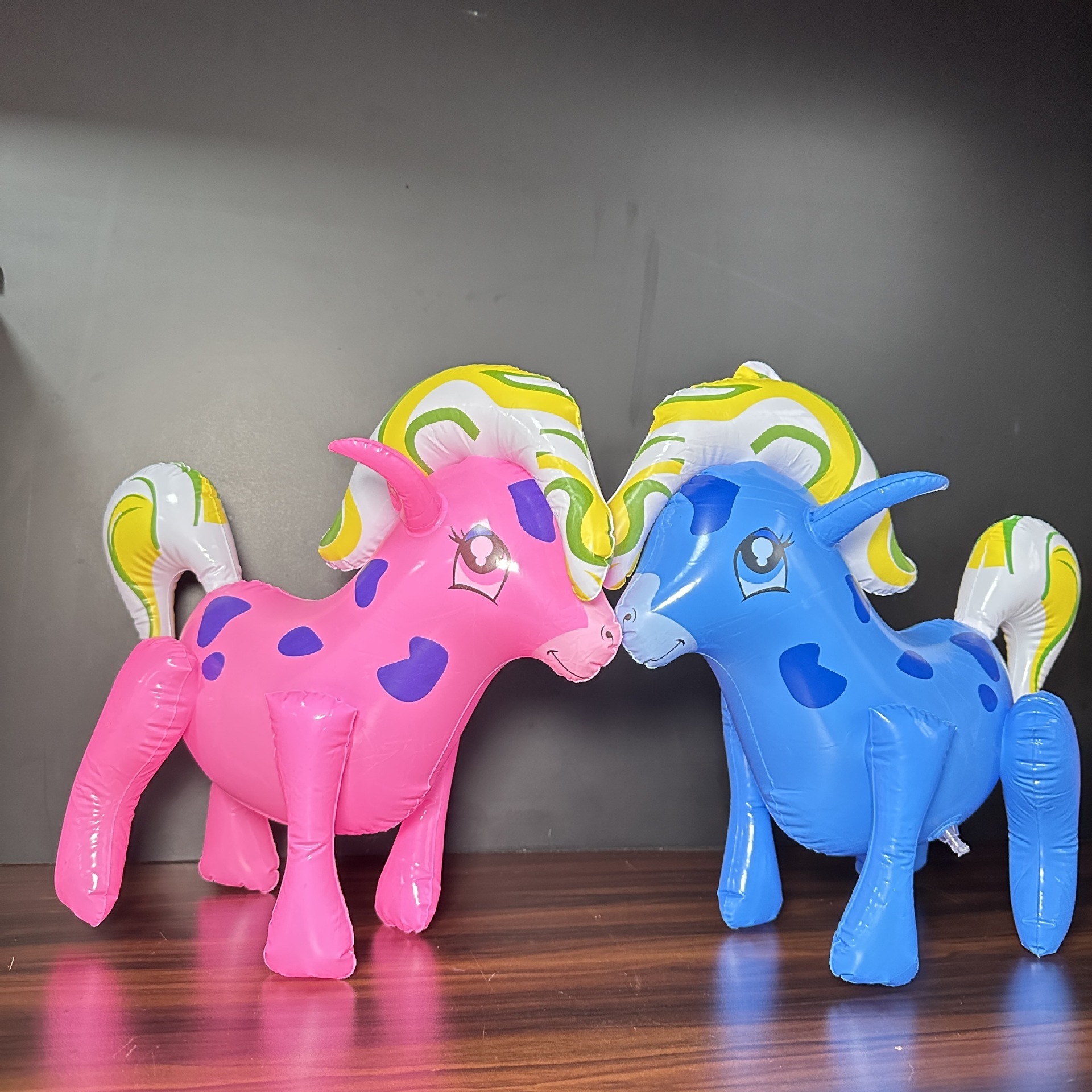 Manufacturer's direct sales of Rainbow Horse PVC inflatable toys two-color cartoon animal