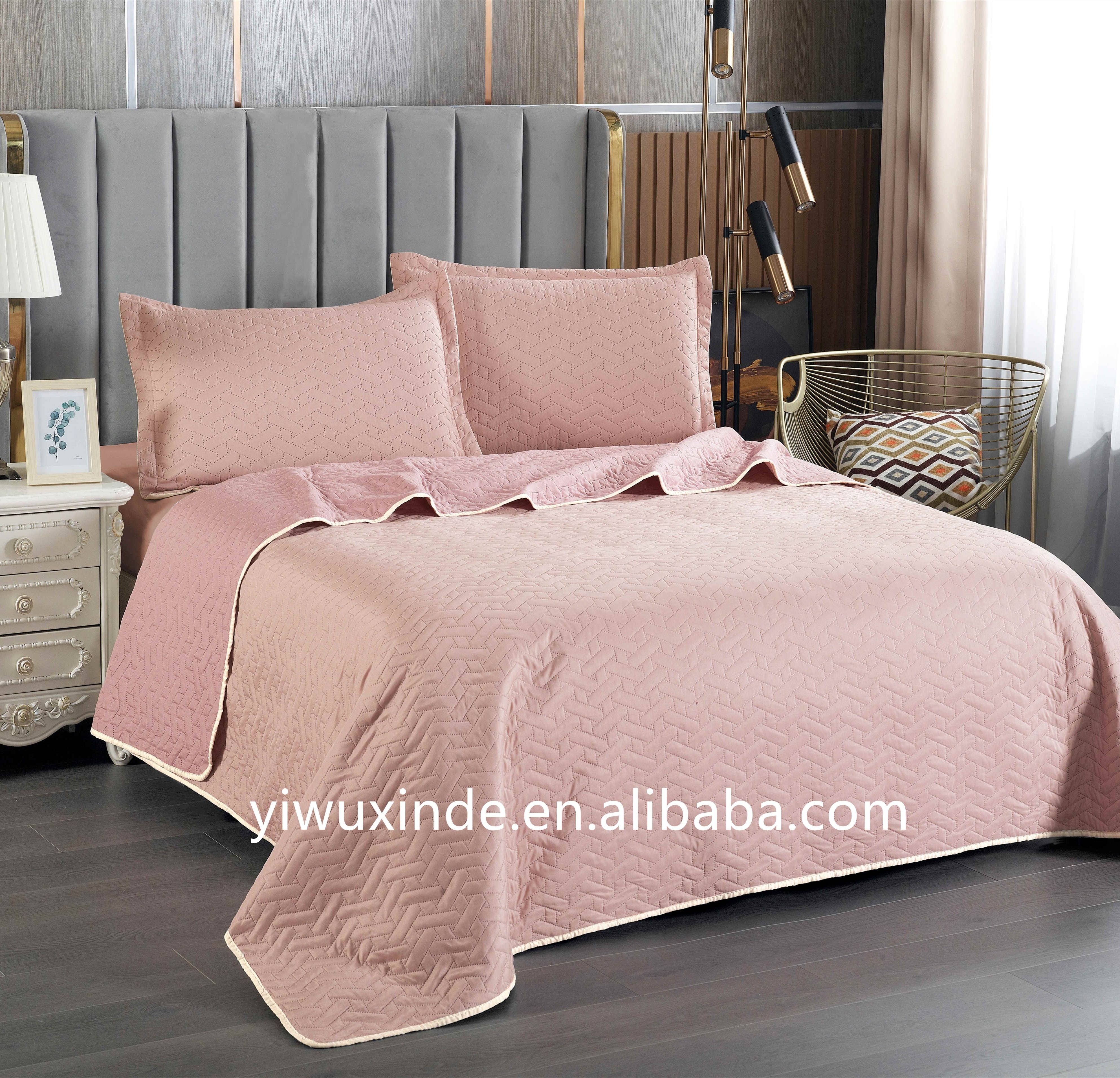 Cheap in stock bed covers with pillow cases colcha customized pink bedspread quilt set polyester quilt fabric all season