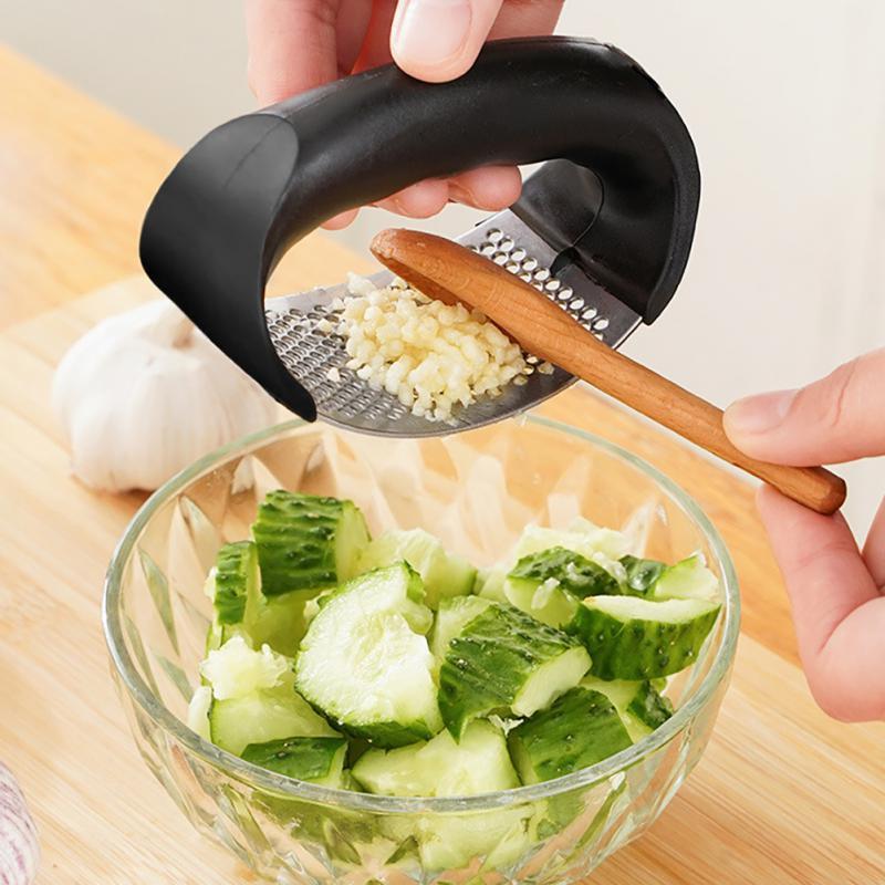 1pcs Stainless Steel Garlic Presses Manual Garlic Mincer Chopping Garlic Tools Curve Fruit Vegetable Tools Home Kitchen Gadgets