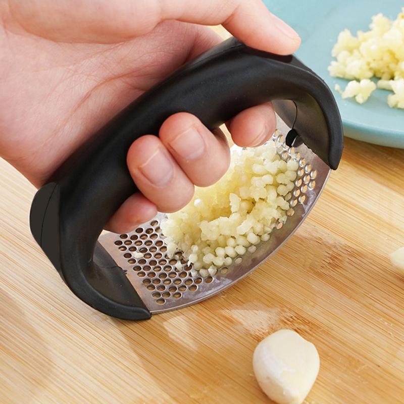 1pcs Stainless Steel Garlic Presses Manual Garlic Mincer Chopping Garlic Tools Curve Fruit Vegetable Tools Home Kitchen Gadgets