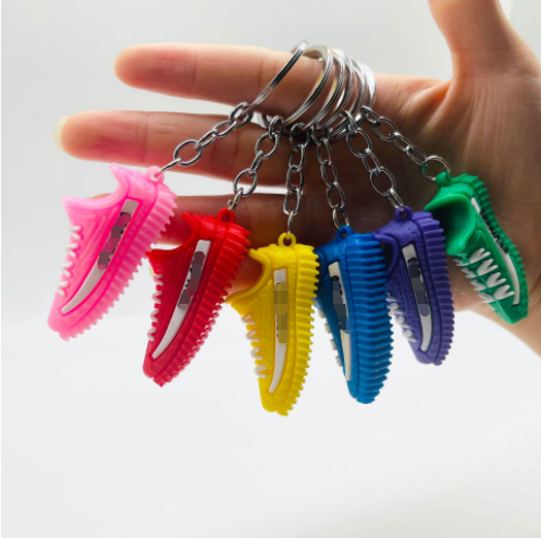 S722 Wholesale 3D Plastic Yeezy 350 v2 AJ1 Shoes Sneaker Keychain