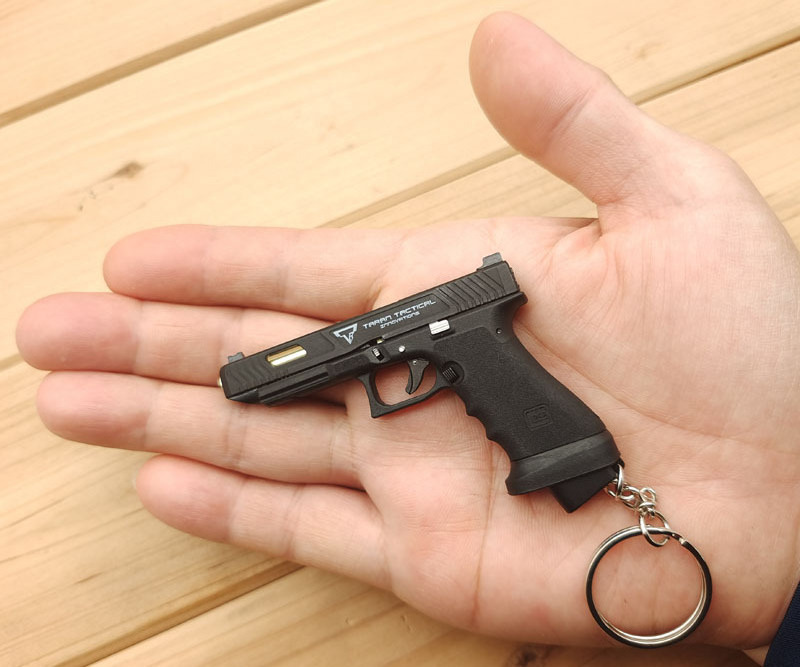 2023 New 1:3 Scale G 34 TTI Tactical Alloy Mini Keychain Toy Shell Ejection Free Assembly Mini Gun Fidget Toy