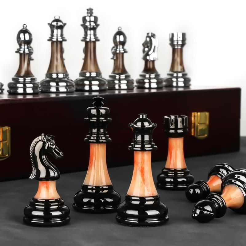 Hot Sale Wooden Chess Set High End Metal Chess Pieces Wholesale Custom Folding Chess Game Set Board