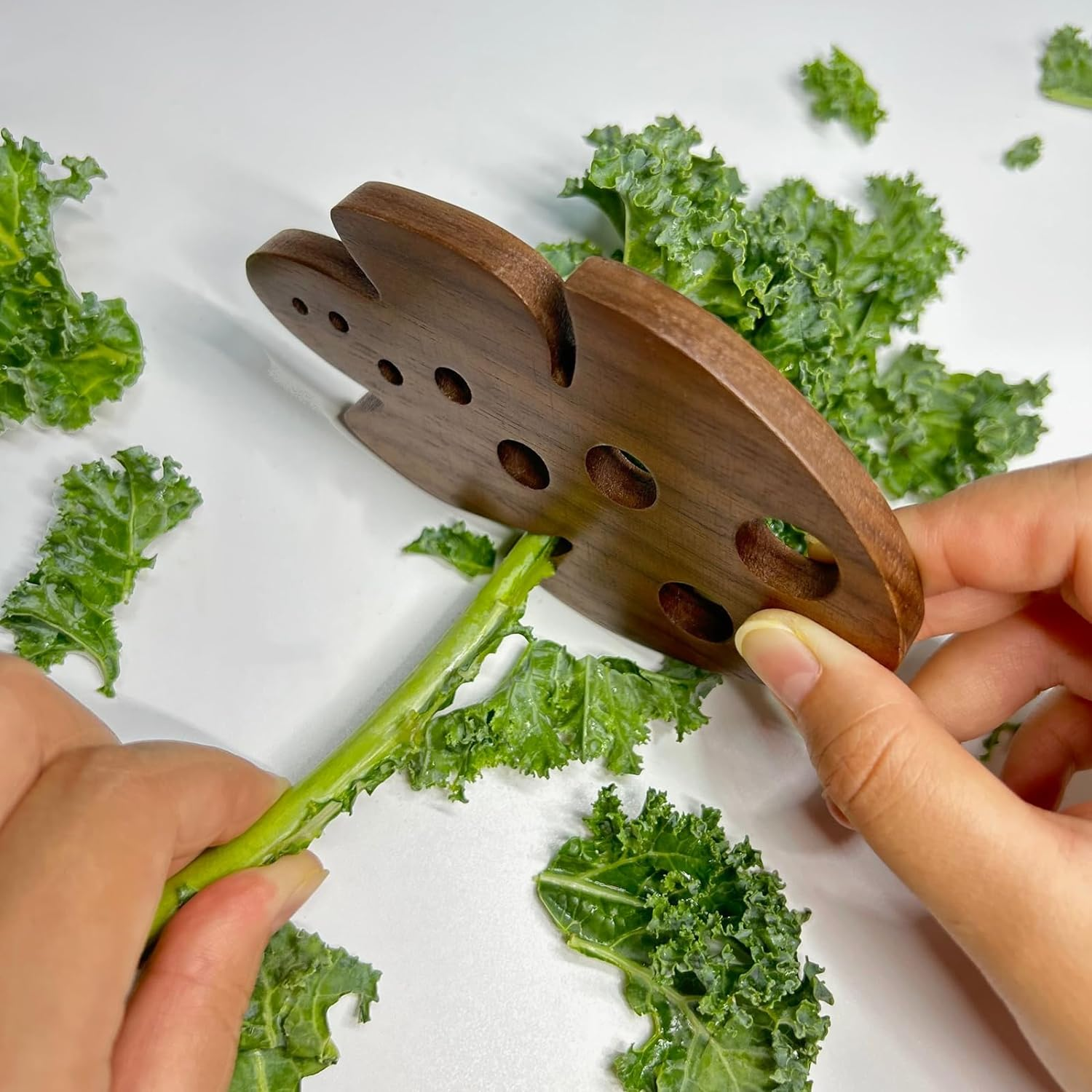 Wooden Herb Leaf Stripper Wood Kale Cutter Kitchen Tool 8 Holes Herb Pealer For Chard Collard Greens Mint Beets Celery Dill