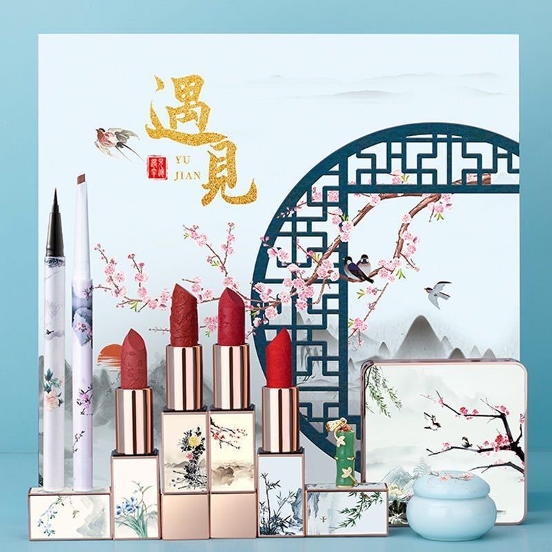 Gift overflowing with Chinese style Jiangnan wind music lipstick set Magnetic buckle carved Christmas Valentine's Day lipstick