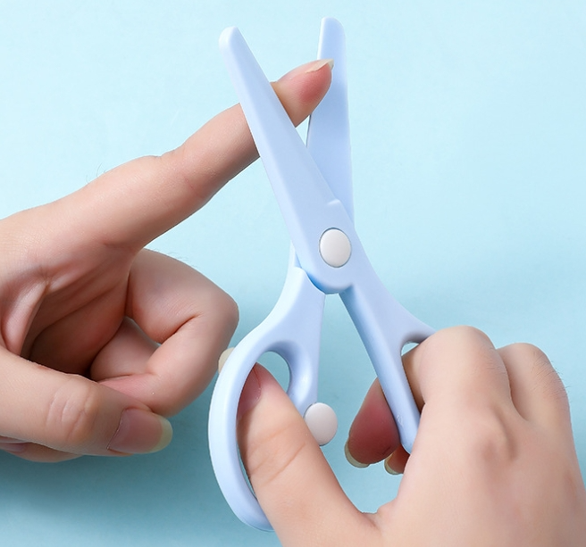 Factory Direct Children's Plastic Handmade Scissors Paper-cutting Knife Kindergarten Labor-saving Stationery Supplies