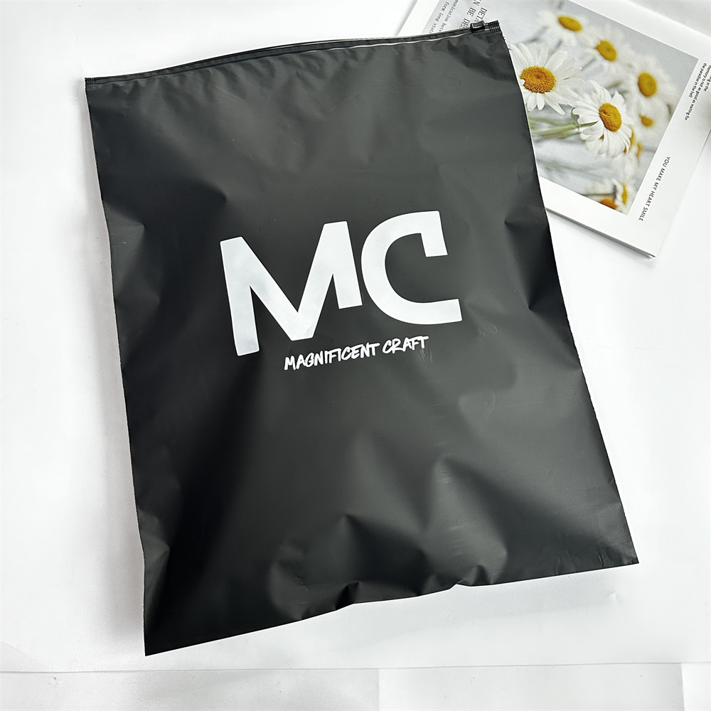 Wholesale Packaging Bags Custom Logo Matte Black Pouch Hoodies Clothes Zipper Bag Large Zip Lock Plastic Poly Zip Bag