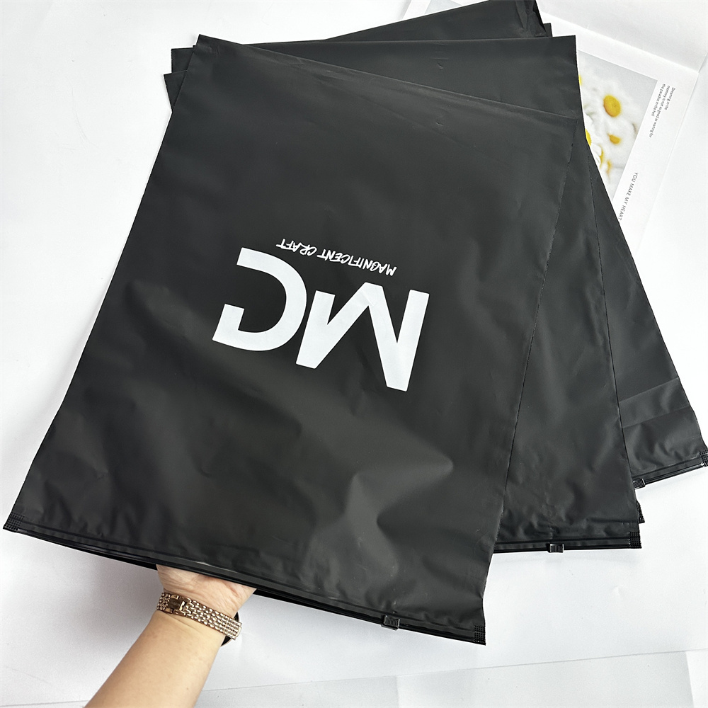 Wholesale Packaging Bags Custom Logo Matte Black Pouch Hoodies Clothes Zipper Bag Large Zip Lock Plastic Poly Zip Bag