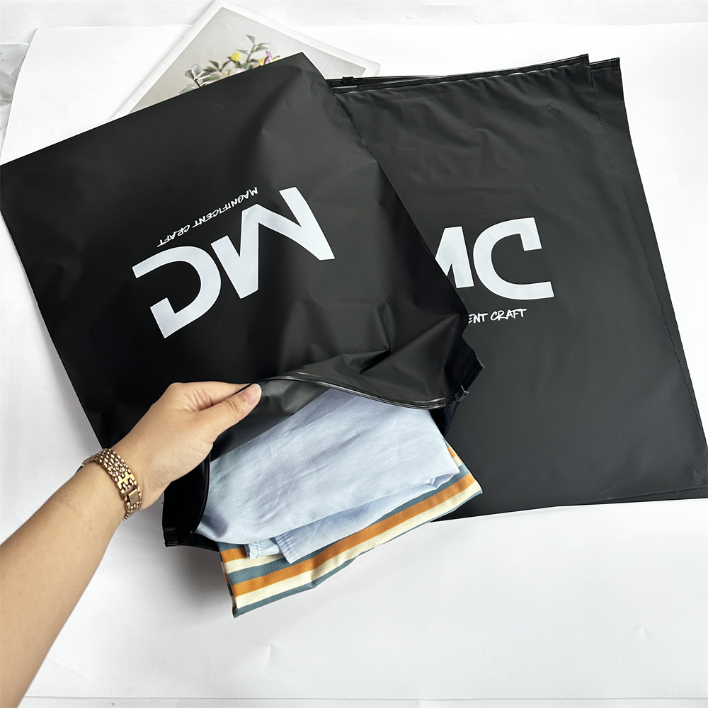 Wholesale Packaging Bags Custom Logo Matte Black Pouch Hoodies Clothes Zipper Bag Large Zip Lock Plastic Poly Zip Bag