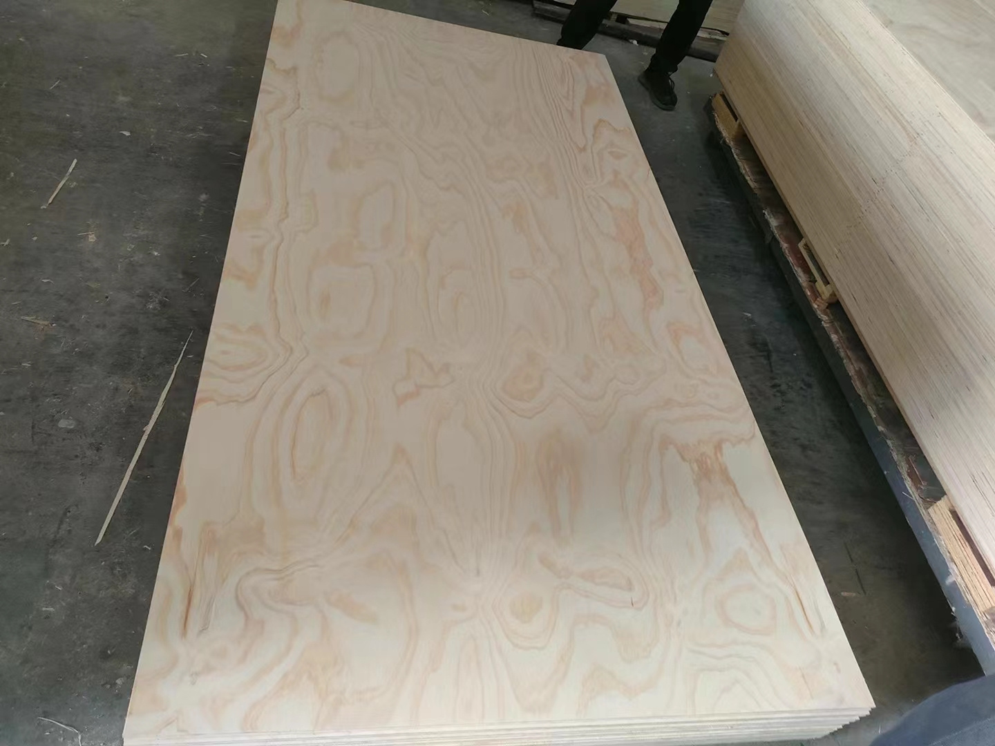 3-25mm Pine Hardwood Plywood For Building Construction