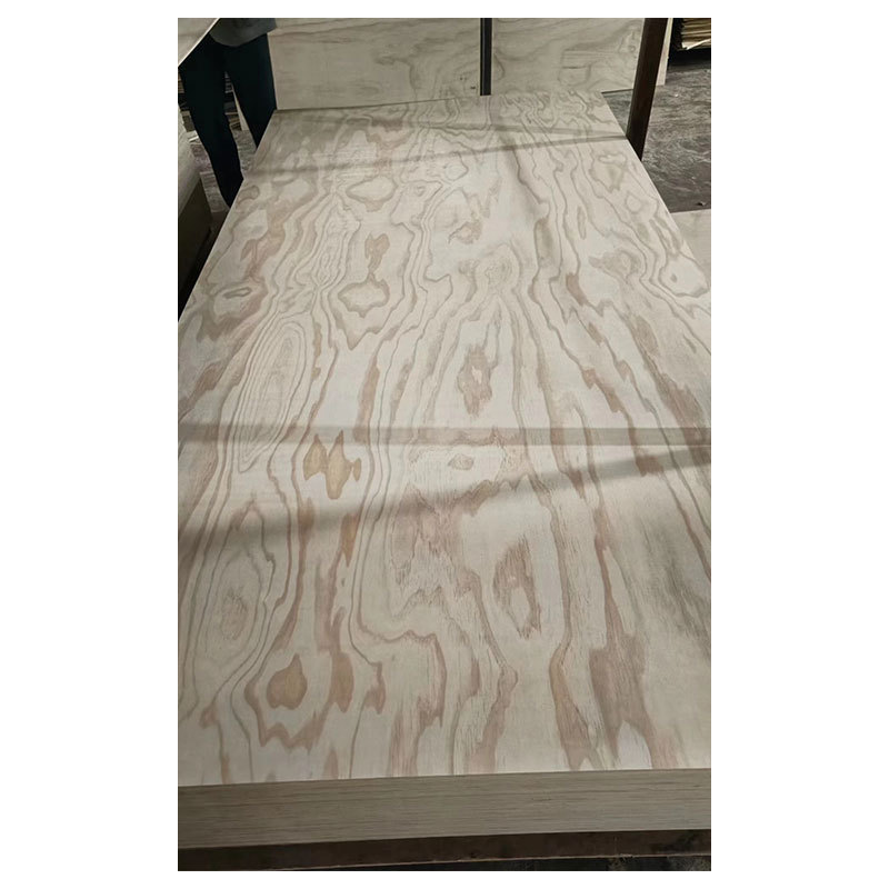 China Cheap Price Wood Plywoods Manufacturer 18mm 1220*2440mm Radiata Pine Plywood Sheet