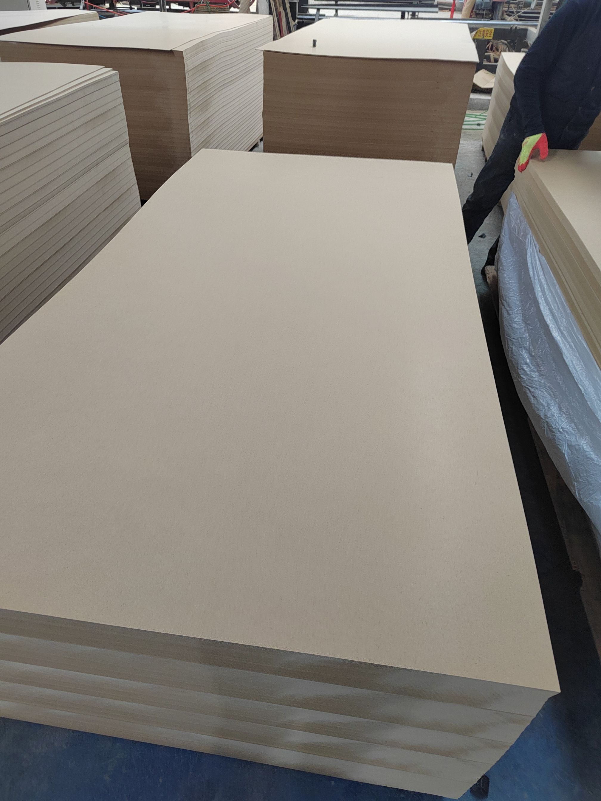 China mdf Board 18mm,3mm,12mm Plain Mdf