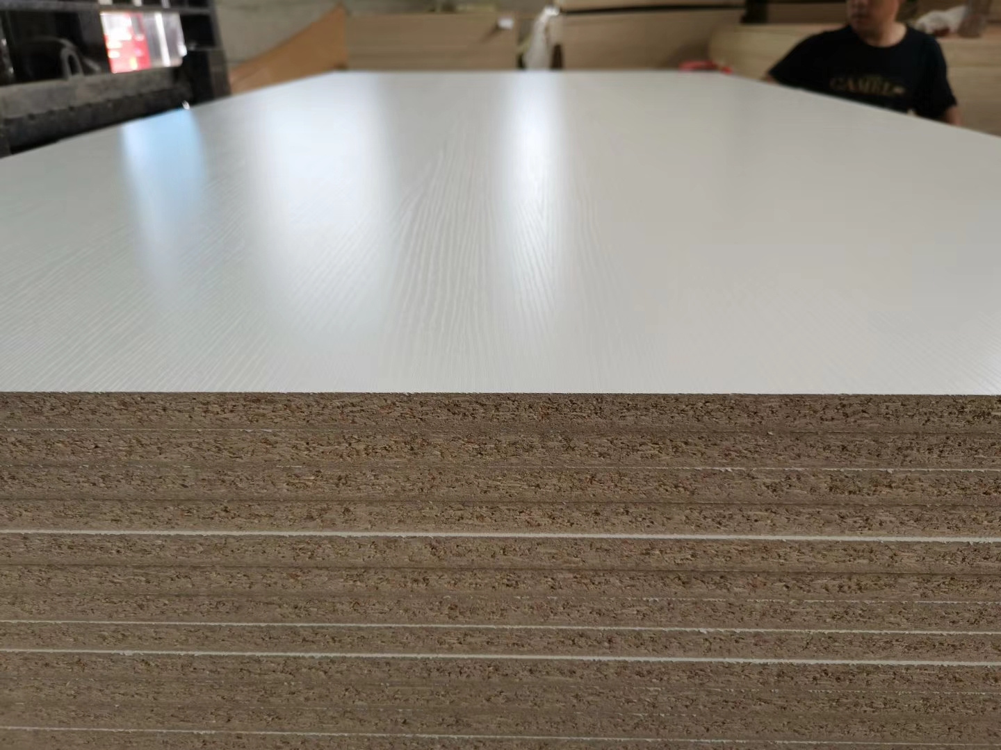 Green High moisture Resistant HMR Particle board 18mm White Melamine Chipboard Furniture grade