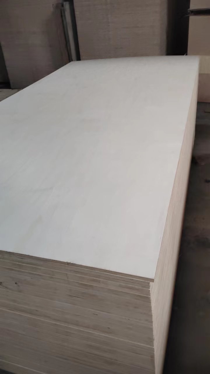 High Quality Poplar and Pine Laminated Veneer Plywood Wood