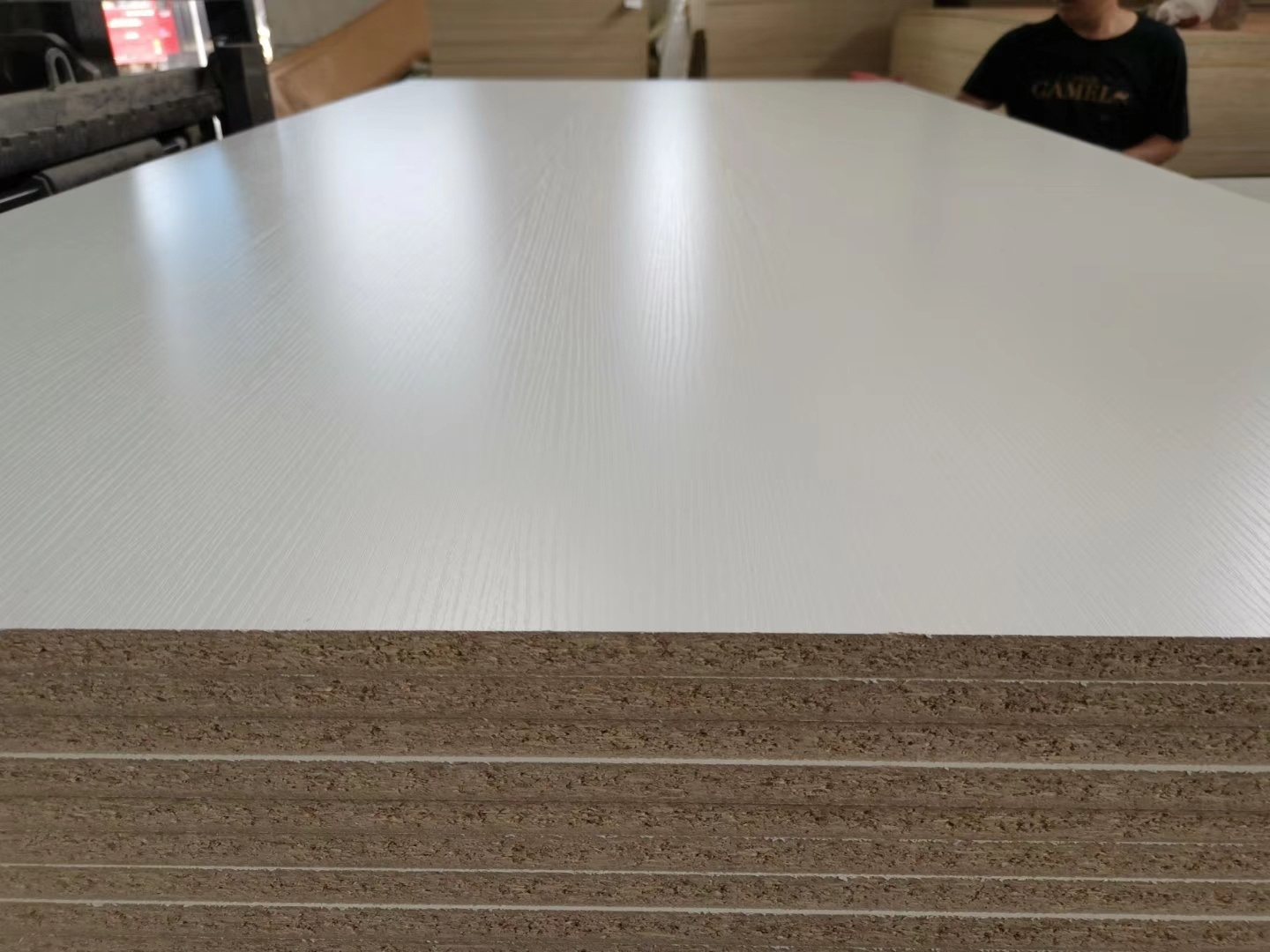 Green High moisture Resistant HMR Particle board 18mm White Melamine Chipboard Furniture grade