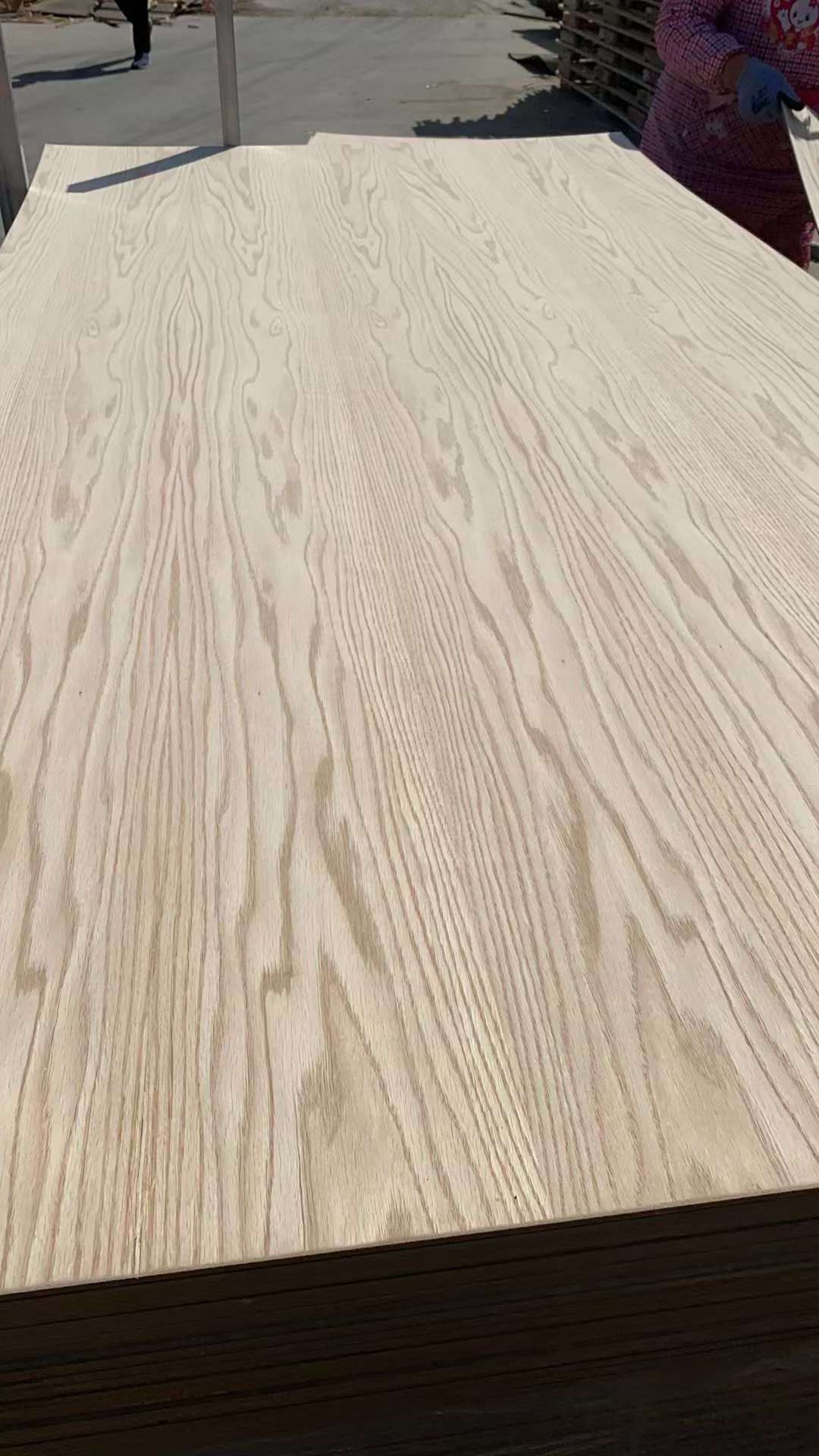 Professional Red Oak Veneered Sheet Red Oak Plywood Factory 4*8ft Red Oak Birch Parota Sapele Walnut Fancy Plywood