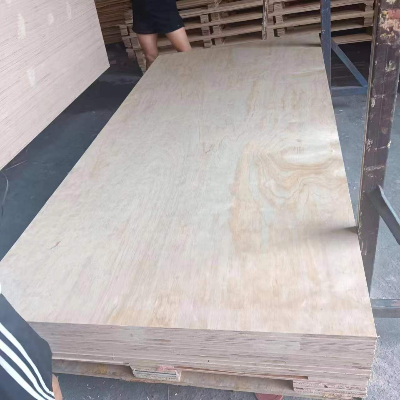 18mm hardwood waterproof CDX pine plywood triplay wood timber 18mm for construction roofing floor panels