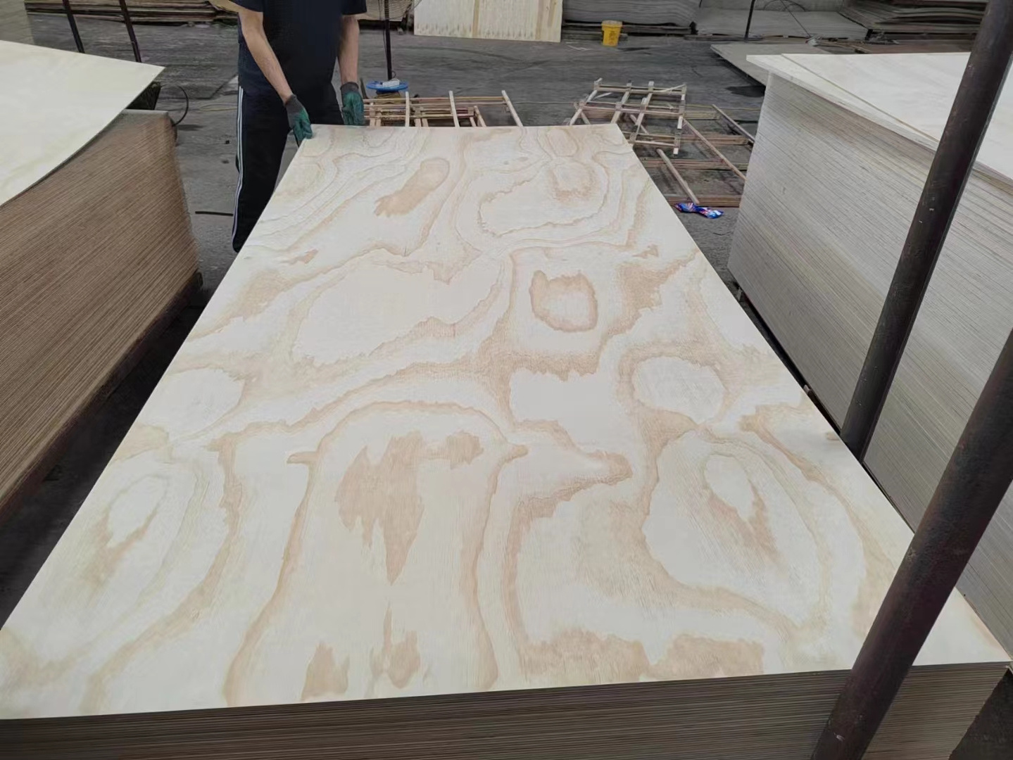 3-25mm Pine Hardwood Plywood For Building Construction