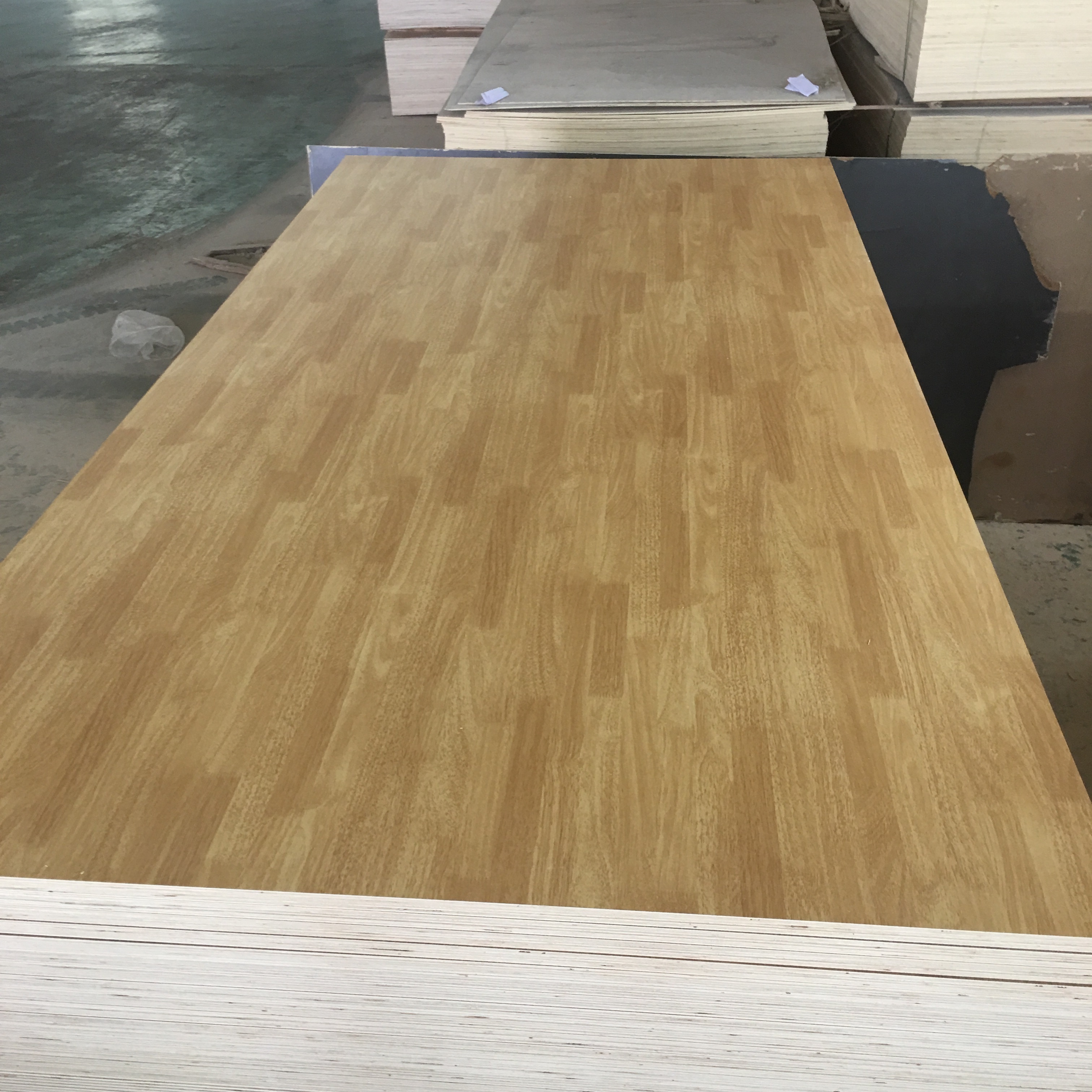 HPL waterproof b grade color off white wood grain veneer furniture cabinet board sheet e1 melamine laminated marine plywood 18mm