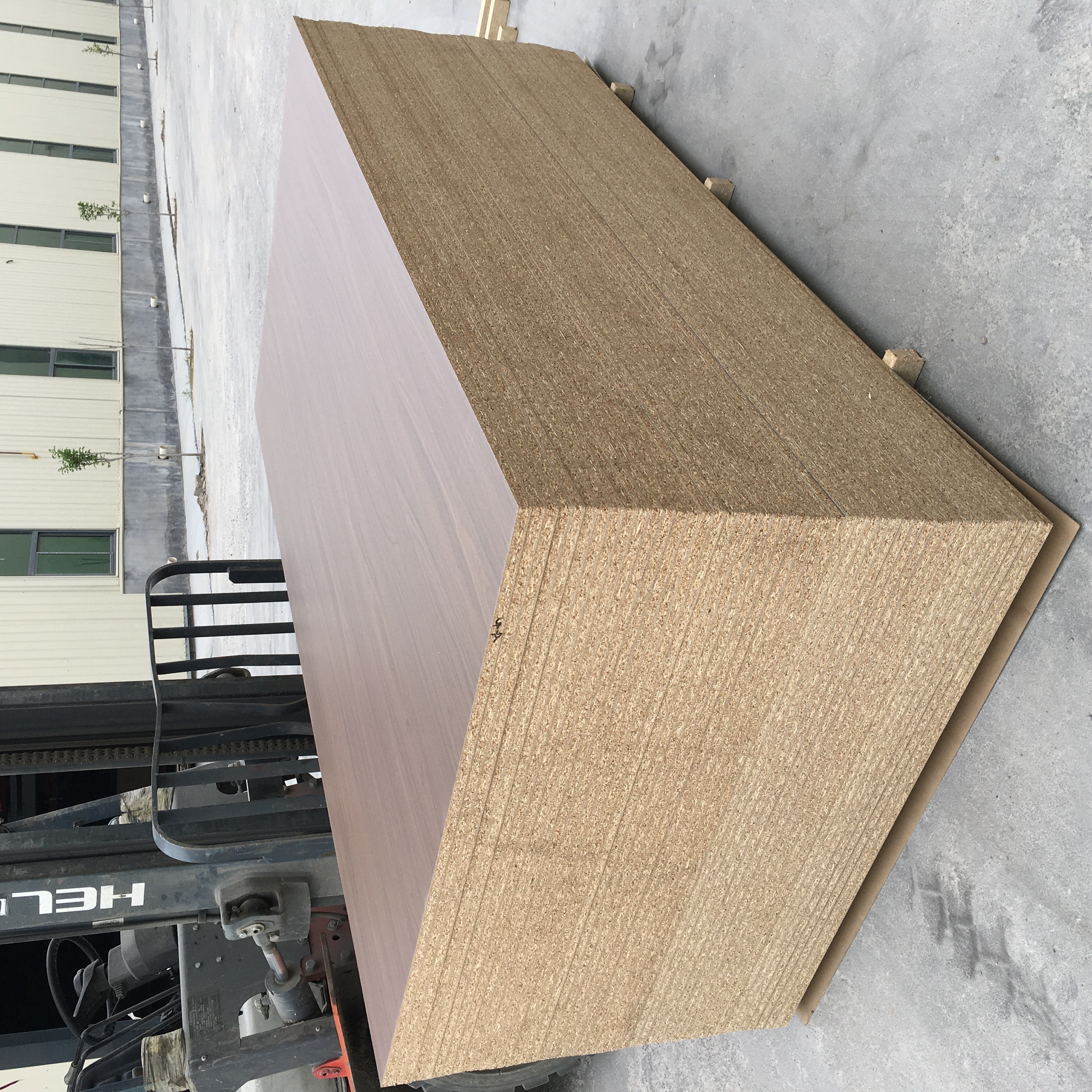 Sale 4x8 moisture proof Melamine Particle Board 16mm 18mm 22mm chipboard sheets and melamine coated flakeboard