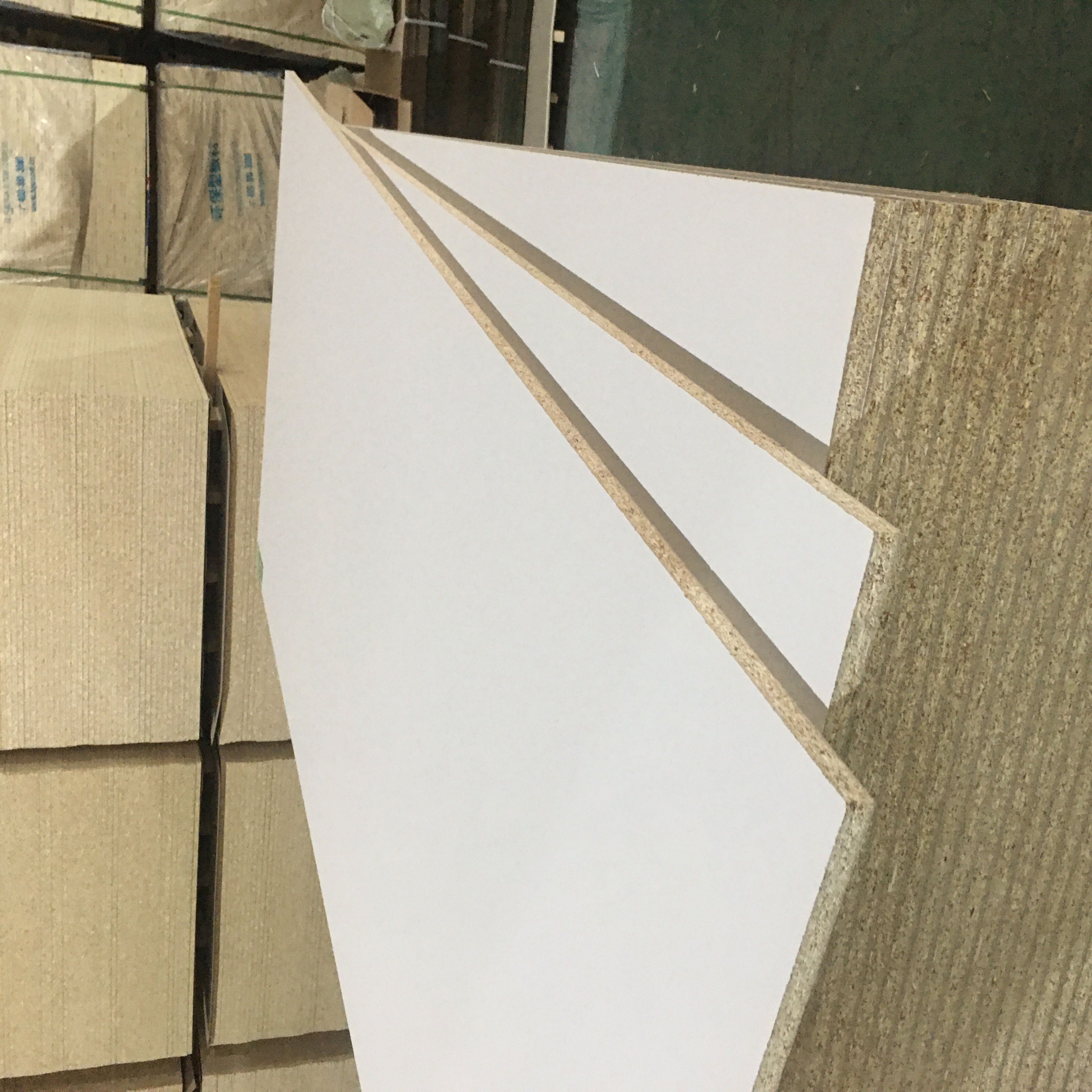 Sale 4x8 moisture proof Melamine Particle Board 16mm 18mm 22mm chipboard sheets and melamine coated flakeboard