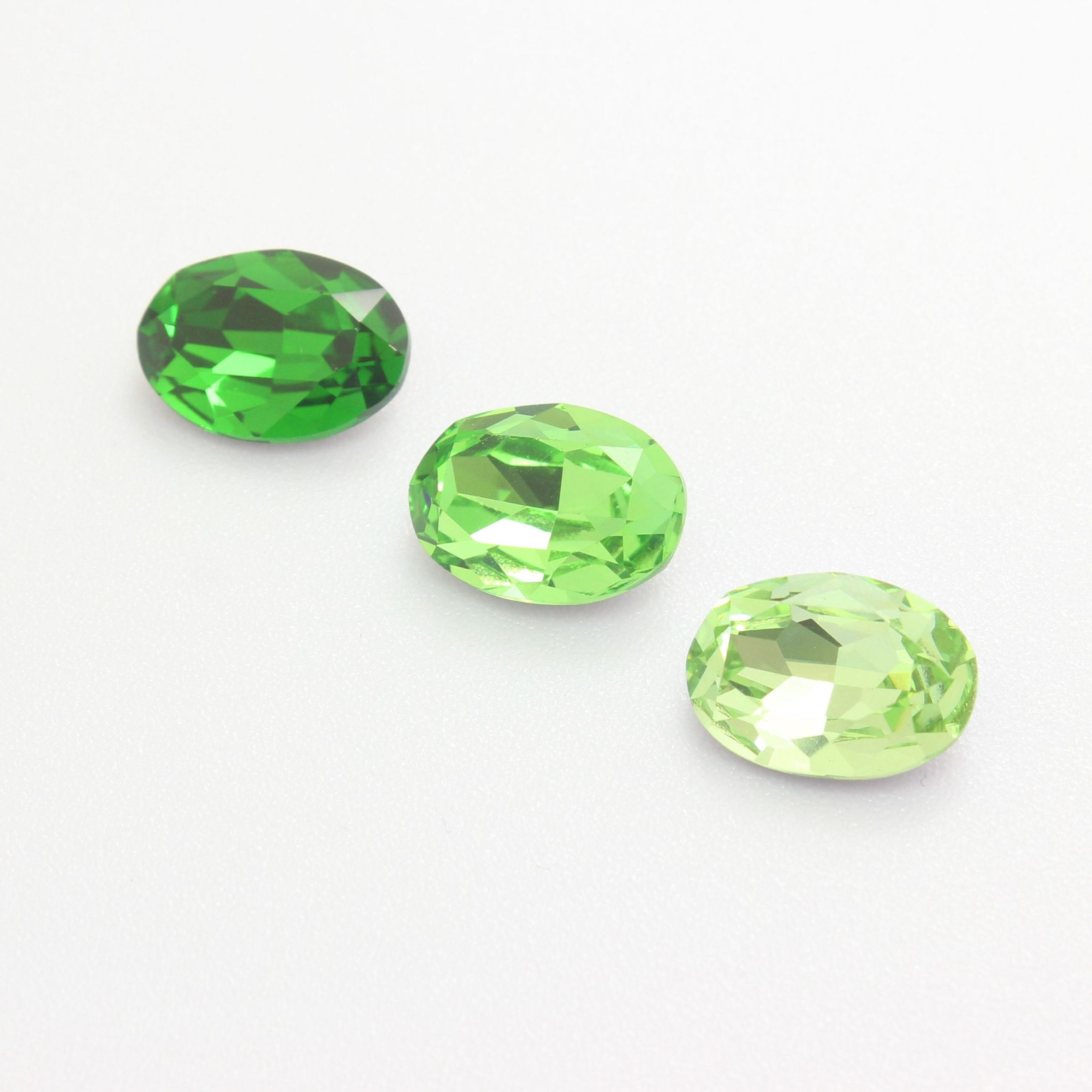 Loose Gemstones Green Color Oval Shape 4*6mm Glass Synthetic Stones for DIY Jewelry