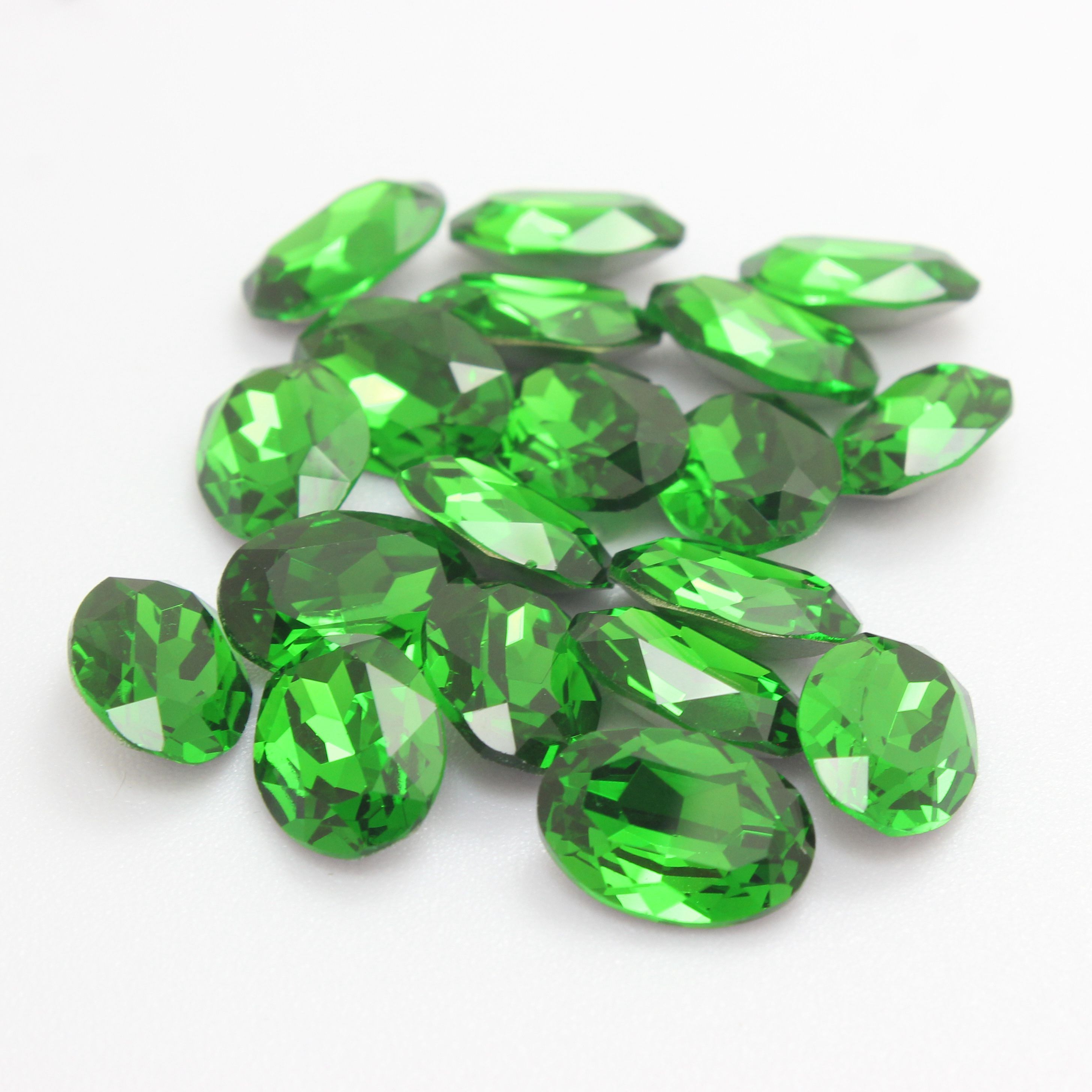 Loose Gemstones Green Color Oval Shape 4*6mm Glass Synthetic Stones for DIY Jewelry