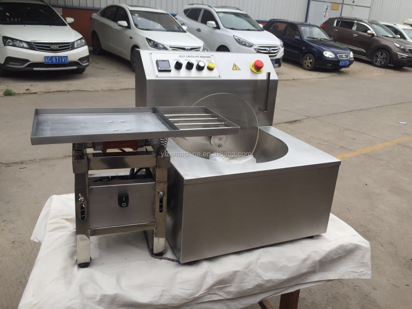 Widely Used Snacks Bread Biscuits Chocolate Melter Pouring Coating Enrobing Machine Chocolate Melting Tempering Machine