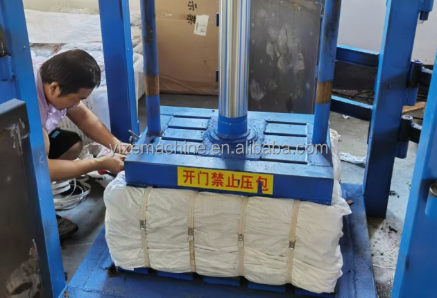 Vertical carton compress baler for used clothing wool Hydraulic metal pet bottle cardboard block baler baling press machine