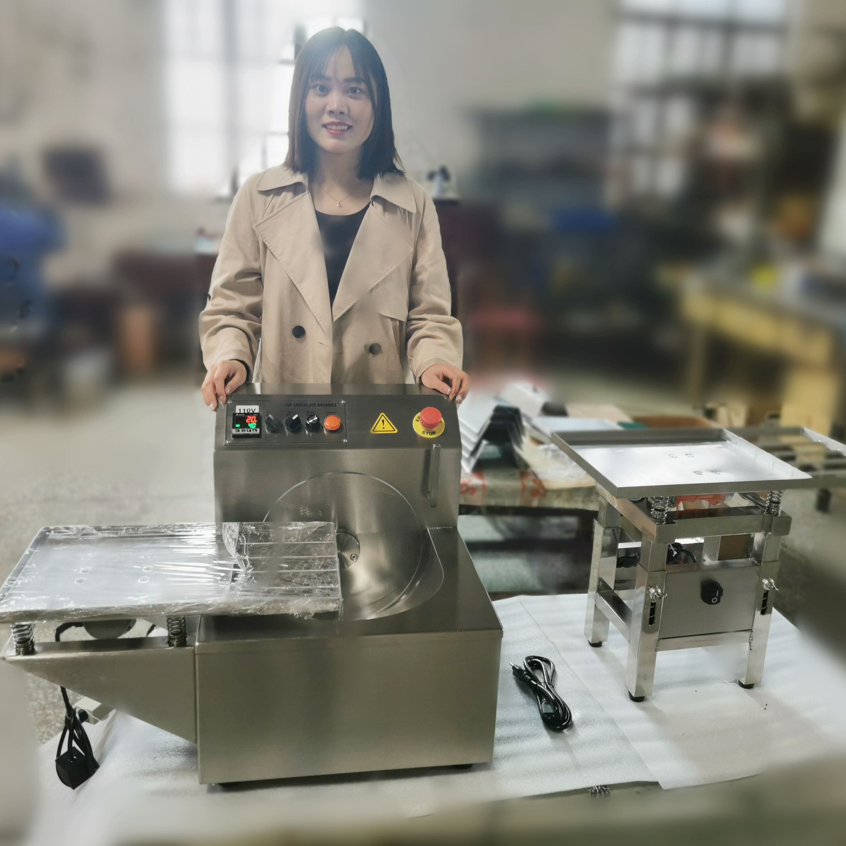 Widely Used Snacks Bread Biscuits Chocolate Melter Pouring Coating Enrobing Machine Chocolate Melting Tempering Machine