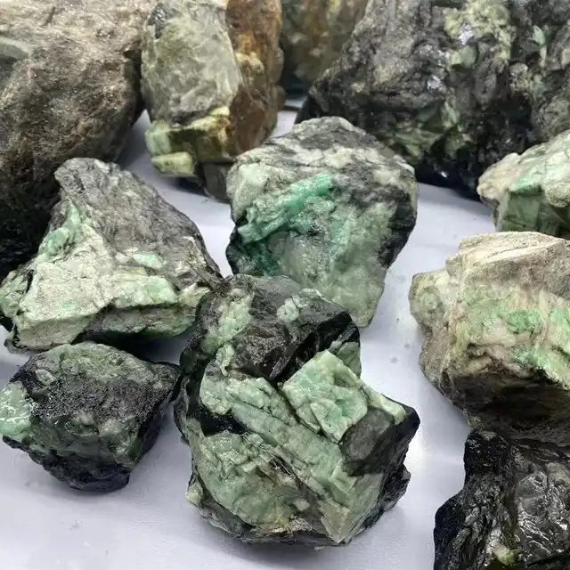 Natural Green Emerald Rough stone Fine Raw Rough Stones Wholesale Factory Price Raw emerald stone