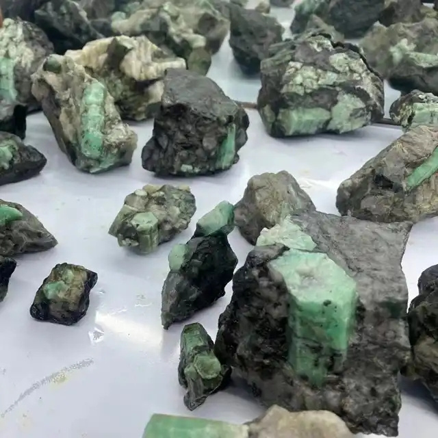 Natural Green Emerald Rough stone Fine Raw Rough Stones Wholesale Factory Price Raw emerald stone