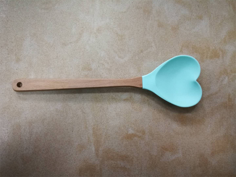 Unique Heart Shape Silicone Kitchen Utensil Spatula Spoon With Wood Handle