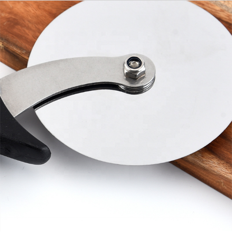 Plastic handle stainless steel blade pizza cutter wheel pizza cutter with ergonomic handle design  pizza cutter wheel