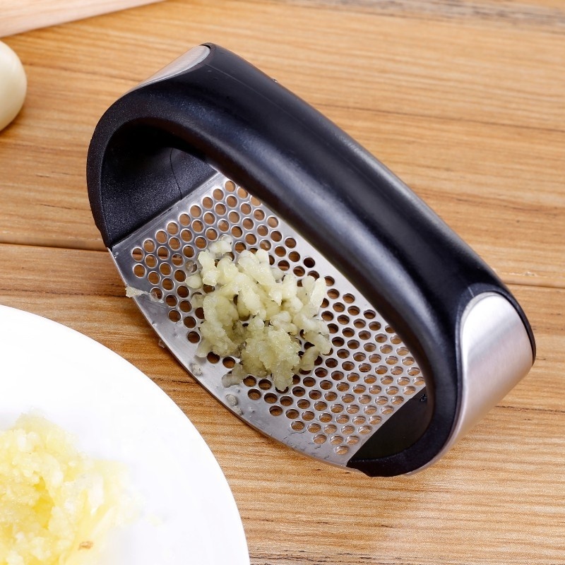 Kitchen portable 304 stainless steel black arc shape hollow-carved small handheld manual vegetable garlic chopper