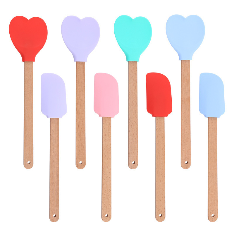 Heart-Shaped Silicone Scraper Spatula Non-Stick Heat-Resistant Kitchen Tools with Wooden Handle Food Grade Disposable Baking