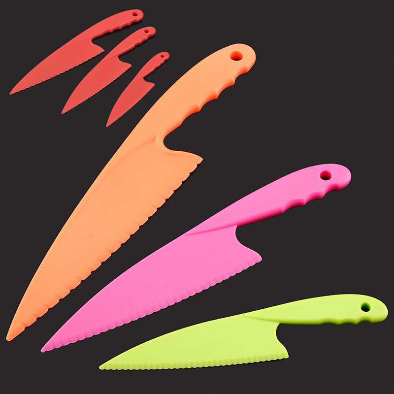 3 Pieces Plastic Cake Knives with Serrated Edges Salad Knife Tomato/Lettuce Cutter with Handle Kitchen Serving Tool for Cake