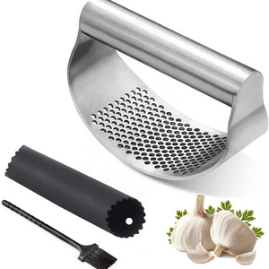 Stainless steel handheld garlic ginger cutter press mincer rocker tool crusher with silicone peeler and cleaning brush