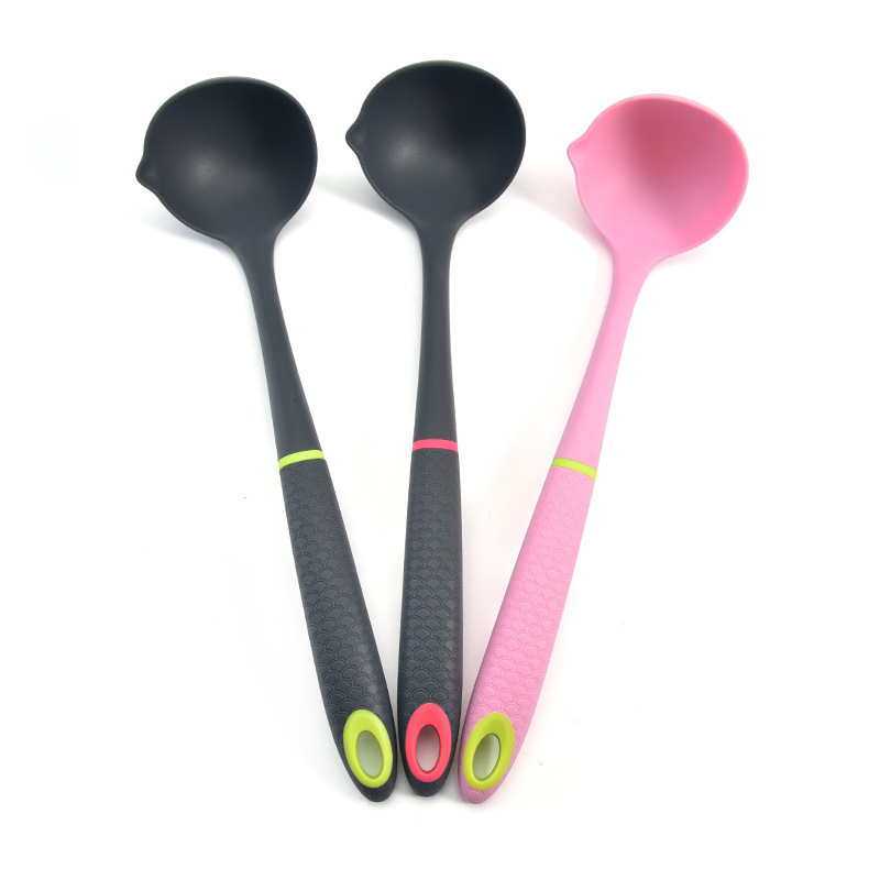 Heat Resistant Kitchen Tool Silicone Kitchen Soup Ladle with Pour Spouts Kitchen Silicone Soup Ladle Spoon