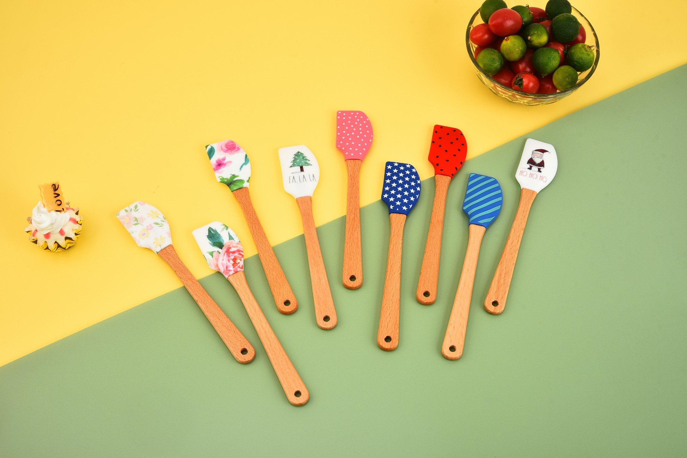 Hot Sell Heat Resistant Long Handle Cake Baking Small Spatula Scraper Non Stick Silicone Spatula