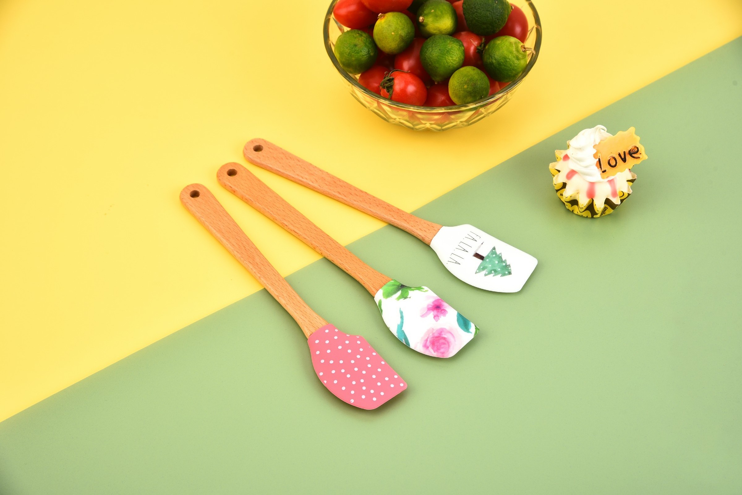 Hot Sell Heat Resistant Long Handle Cake Baking Small Spatula Scraper Non Stick Silicone Spatula